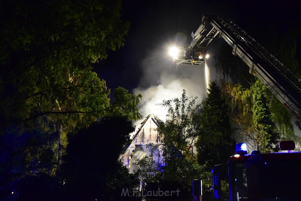 Grossfeuer Einfamilienhaus Siegburg Muehlengrabenstr P0170.JPG - Miklos Laubert